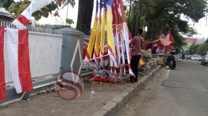 Hari Kemerdekaan Tinggal Menghitung Hari, Penjual Bendera Masih Sepi Pembeli